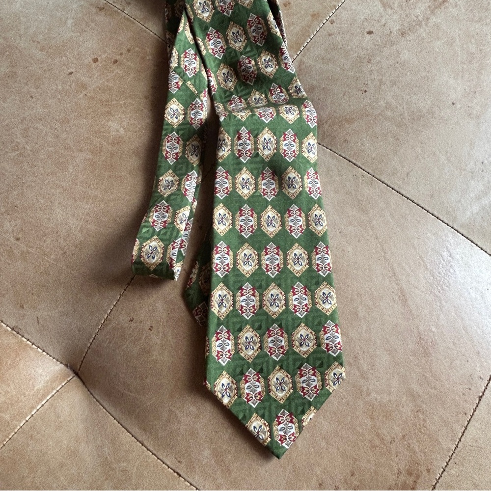Vintage Silk USA Jaguar Olive Green Medallion Patterned Men's Tie